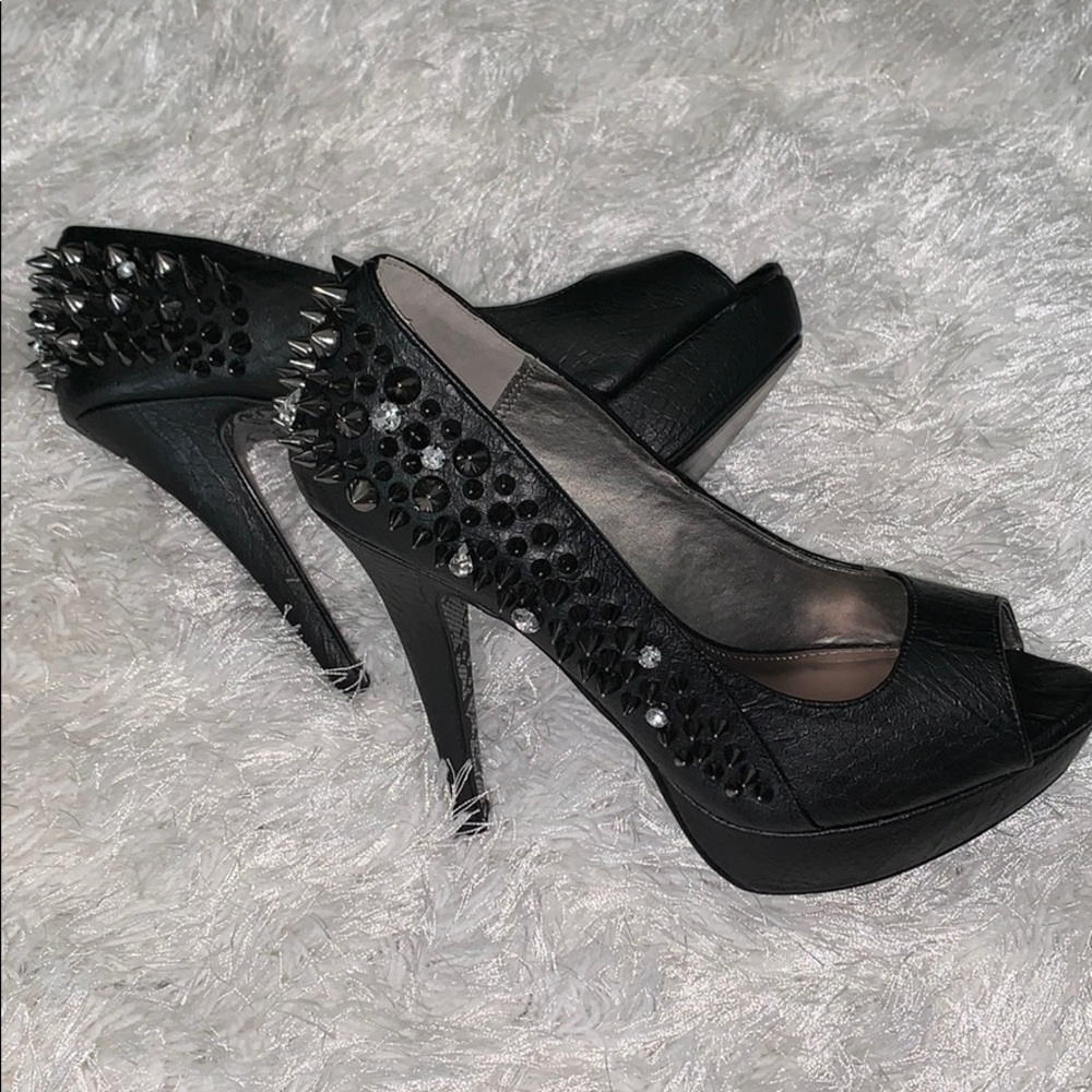 Signature by Shi Black studded Sandals size 8